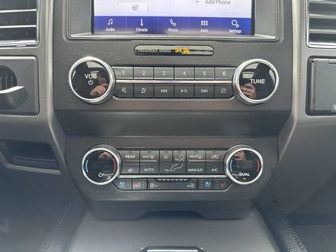 Used 2020 Ford Expedition XLT w/ Equipment Group 202A AWD/4WD image 40