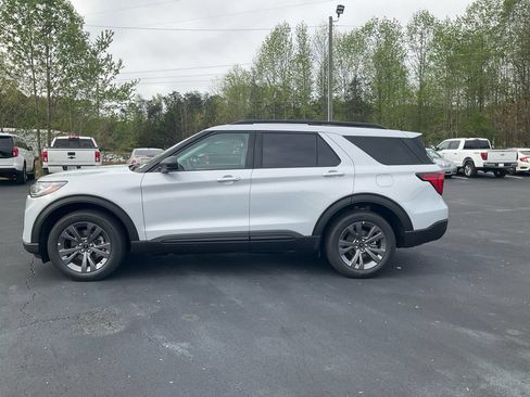 New 2026 Ford Explorer Active w/ Active Comfort Package AWD/4WD image 8