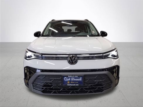New 2025 Volkswagen Taos SE image 3