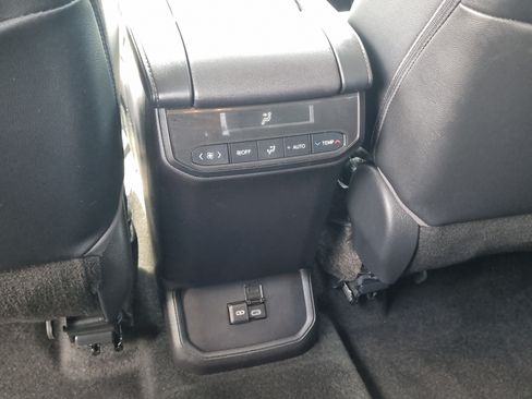 Used 2023 Toyota Highlander XLE FWD image 17