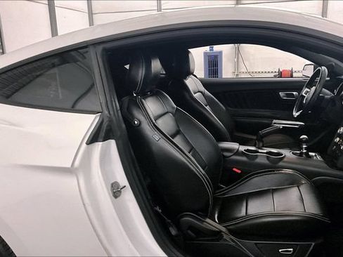 Used 2019 Ford Mustang GT RWD image 7
