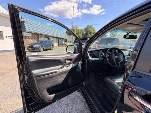 Used 2017 Toyota Sienna SE Premium FWD image 18