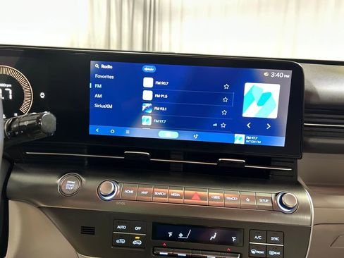Used 2025 Hyundai Kona SEL FWD image 15