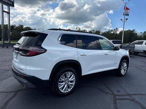 Used 2026 GMC Acadia Elevation w/ Elevation Premium Package FWD image 3
