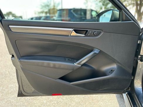 Used 2017 Volkswagen Passat 1.8T R-Line image 28