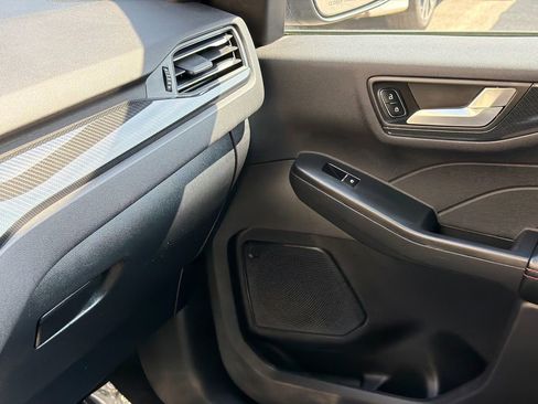 Used 2023 Ford Escape ST-Line Select AWD/4WD image 32
