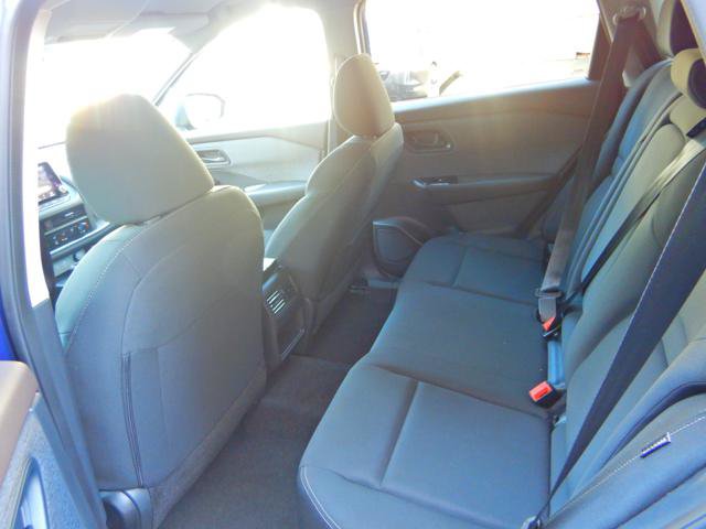 Used 2023 Nissan Rogue S AWD/4WD image 13