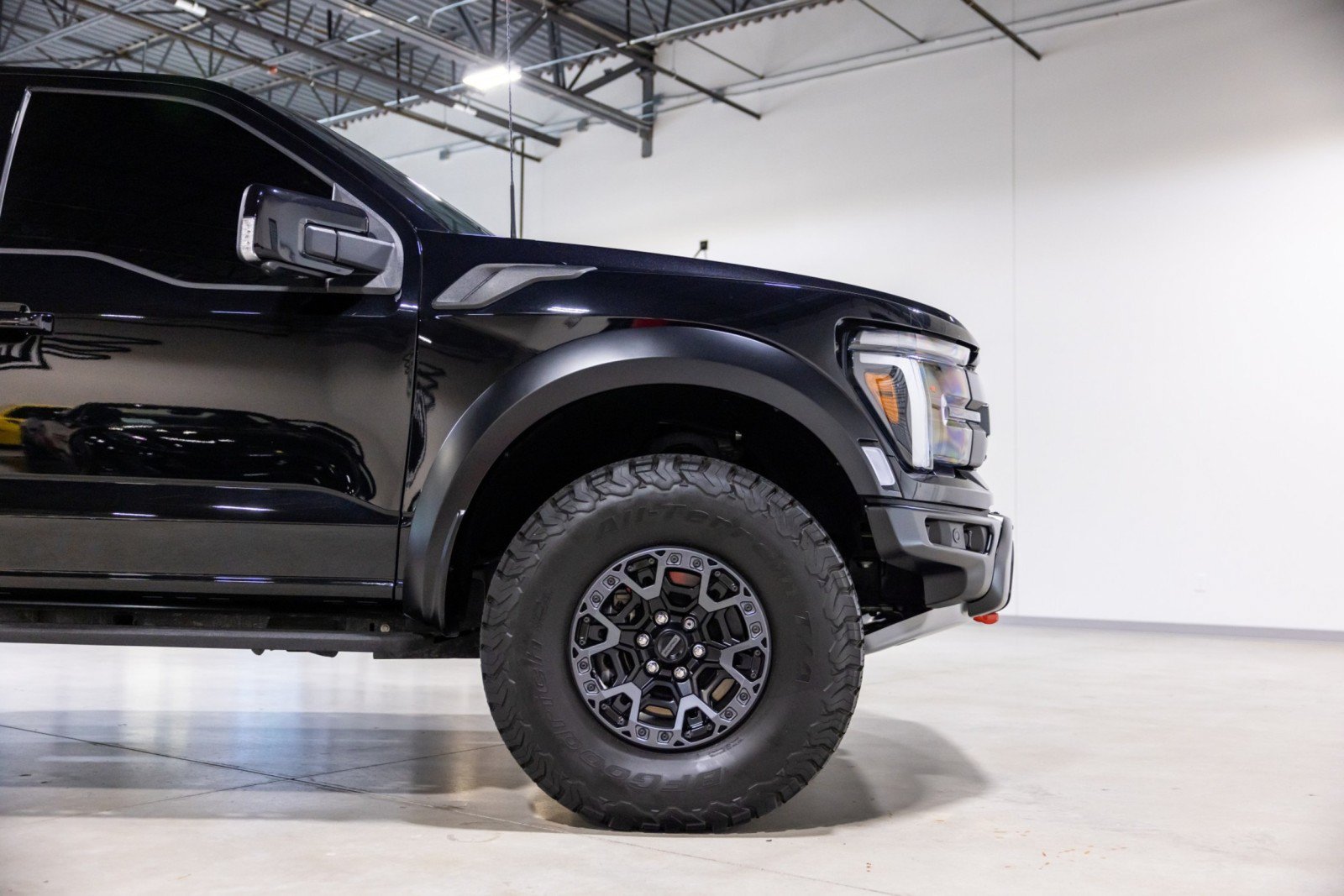 Used 2025 Ford F150 Raptor w/ Equipment Group 803A Raptor R AWD/4WD image 23