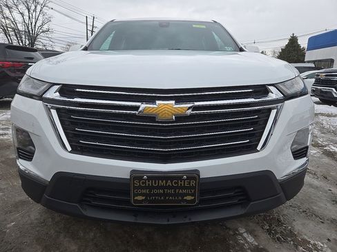 Used 2023 Chevrolet Traverse LT image 3