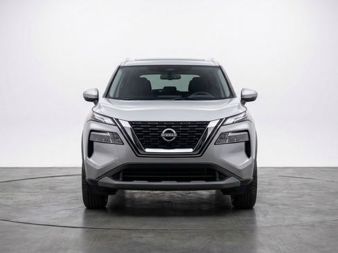 Used 2025 Nissan Rogue SV AWD/4WD image 2