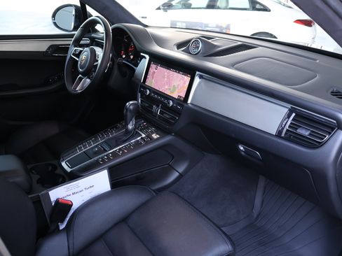 Used 2020 Porsche Macan Turbo AWD/4WD image 32