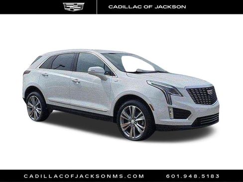 Certified 2024 Cadillac XT5 Premium Luxury FWD image 3