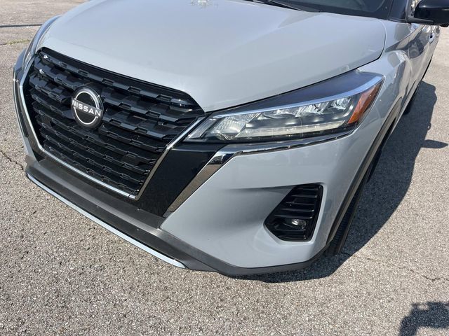 Used 2022 Nissan Kicks SR FWD image 9