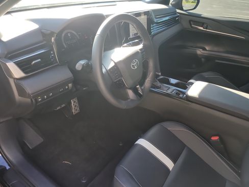 Used 2025 Toyota Camry SE FWD image 18