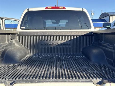 Used 2024 Nissan Frontier SV image 10