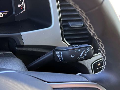 Used 2023 Volkswagen Atlas Cross Sport SE image 30