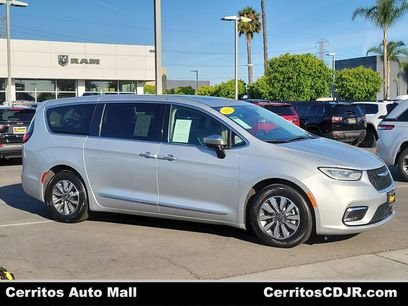 Used 2023 Chrysler Pacifica Limited