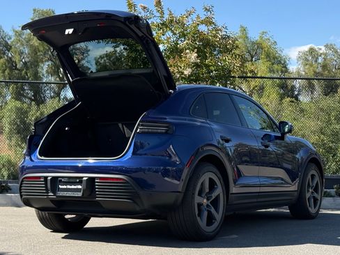 Used 2025 Porsche Macan 4S Electric AWD/4WD image 33