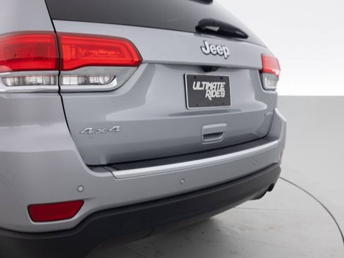 Used 2018 Jeep Grand Cherokee Limited AWD/4WD image 17