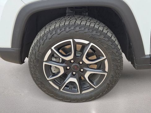 Used 2025 Jeep Compass Trailhawk AWD/4WD image 10