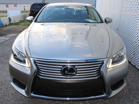 Used 2017 Lexus LS 460 image 3