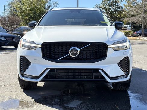 Used 2024 Volvo XC60 B5 Core image 8