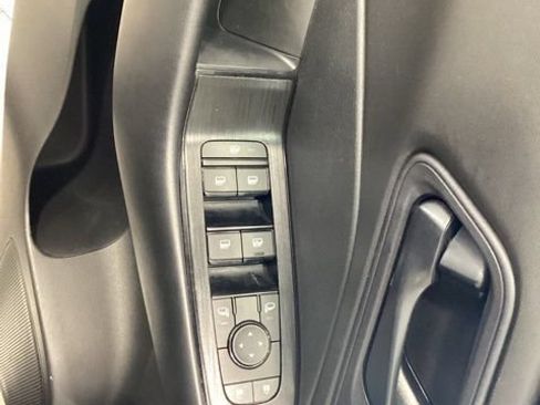 Used 2024 Nissan Rogue S AWD/4WD image 18