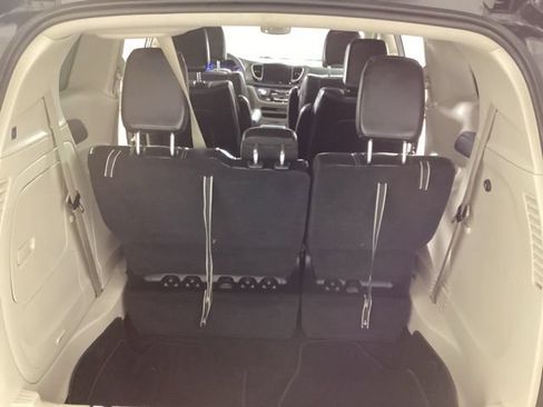 Used 2023 Chrysler Pacifica Touring-L FWD image 24
