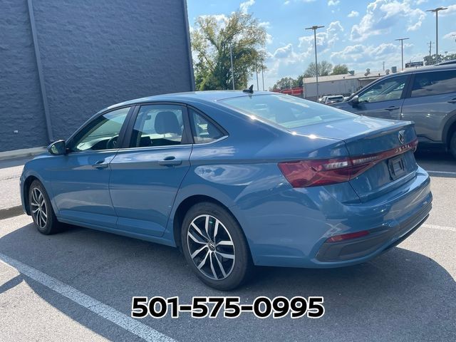 Used 2025 Volkswagen Jetta SE FWD image 3