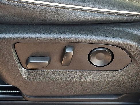 Used 2022 GMC Yukon SLT w/ SLT Premium Package image 26