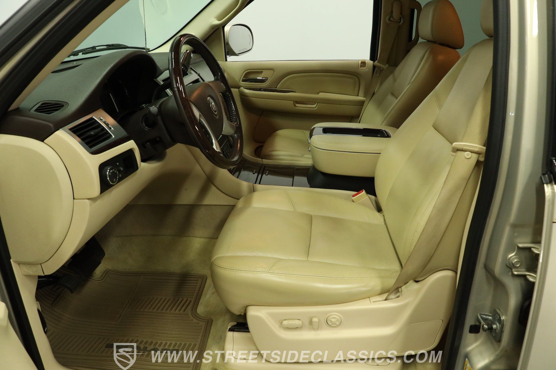 Used 2007 Cadillac Escalade EXT w/ Information Package AWD/4WD image 36