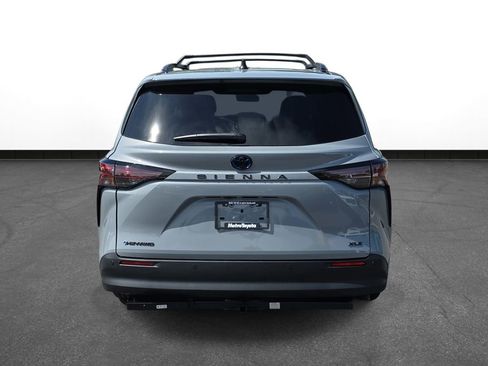 Certified 2025 Toyota Sienna XLE Woodland Edition AWD/4WD image 7