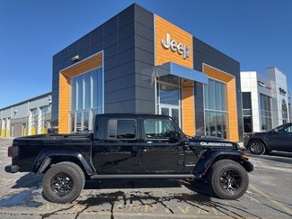 Used 2021 Jeep Gladiator Overland video 1