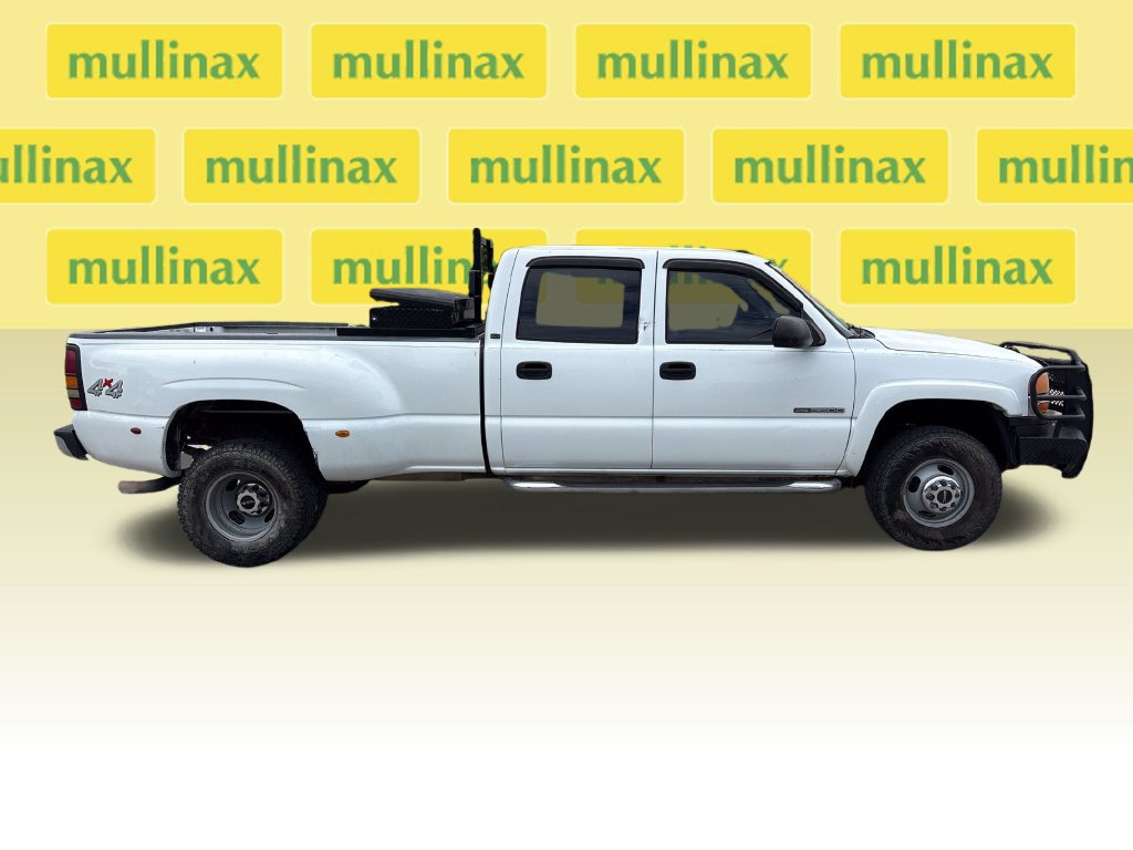 Used 2004 GMC Sierra 3500 SLT w/ Skid Plate Package AWD/4WD image 2