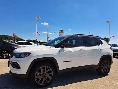 Used 2026 Jeep Compass Limited AWD/4WD image 9
