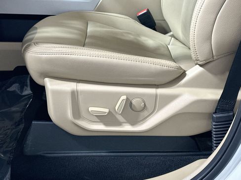 Used 2021 Ford F250 Lariat w/ Lariat Ultimate Package image 14