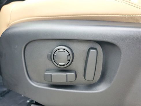 Used 2024 Land Rover Discovery Dynamic SE image 20