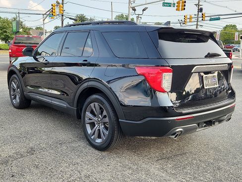 Certified 2022 Ford Explorer XLT w/ Equipment Group 202A image 4