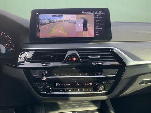 Used 2023 BMW M550i xDrive w/ Dynamic Handling Package image 28