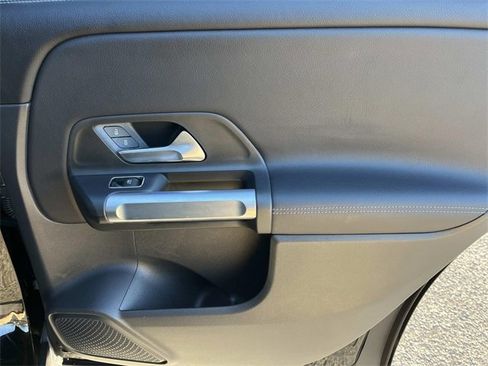 Used 2024 Mercedes-Benz GLB 250 image 24