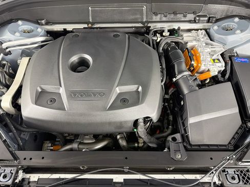 Certified 2023 Volvo XC60 T8 Plus AWD/4WD image 31
