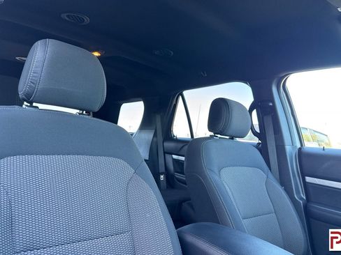 Used 2017 Ford Explorer XLT AWD/4WD image 20