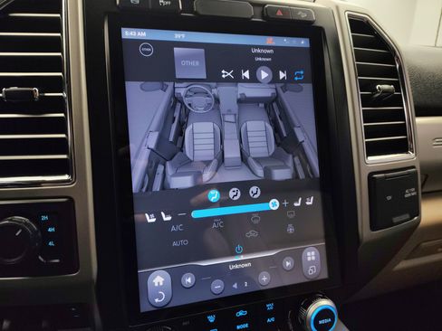 Used 2017 Ford F350 Lariat w/ Lariat Value Package image 3