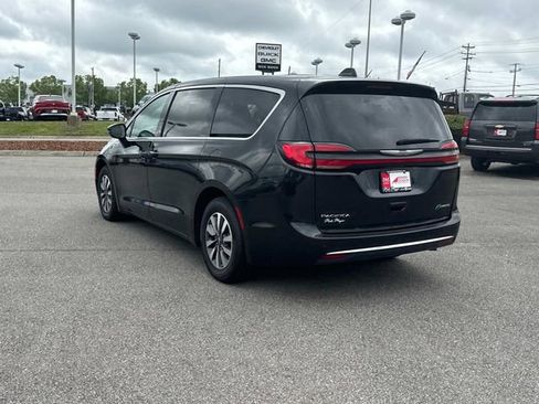 Used 2024 Chrysler Pacifica Limited FWD image 6
