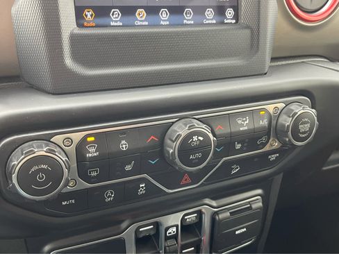 Used 2019 Jeep Wrangler Unlimited Rubicon w/ Cold Weather Group image 15