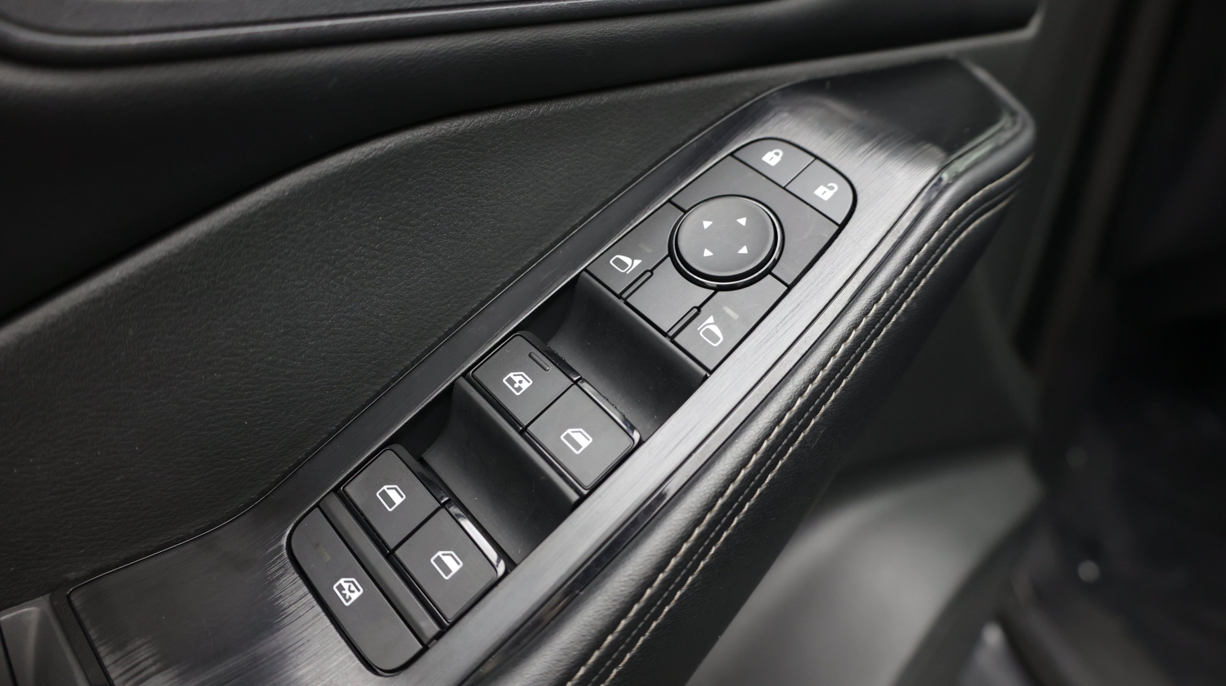 Used 2024 Nissan Rogue SV AWD/4WD image 14