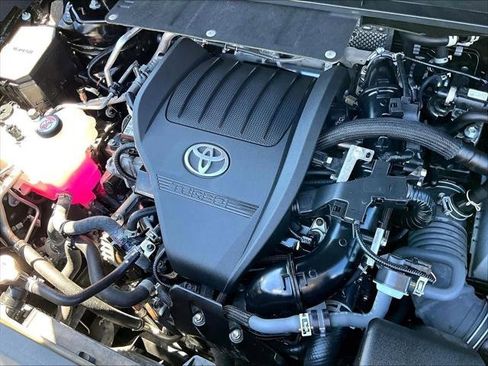 Used 2024 Toyota Highlander XLE FWD image 36