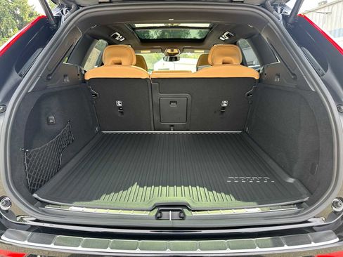New 2025 Volvo XC60 B5 Ultra w/ Protection Package Premier image 14