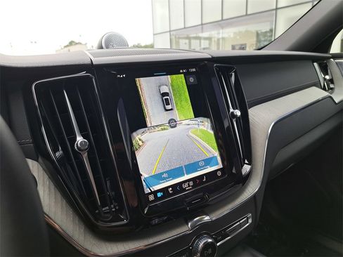 Used 2024 Volvo XC60 T8 Ultimate image 12