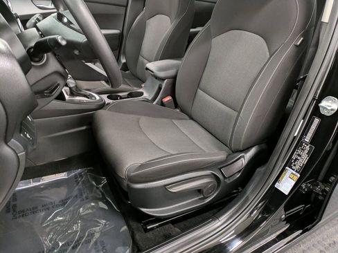 Certified 2022 Kia Forte LXS image 9